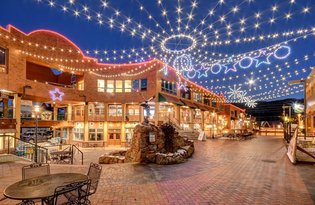 Luxury Chalet 1240 /Hot Tub /Great Views /Best Price - $500 FREE Activities Daily