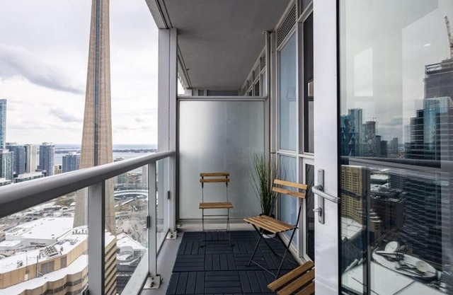 Luxury CN Tower View King Bed Balcony FREE PARK