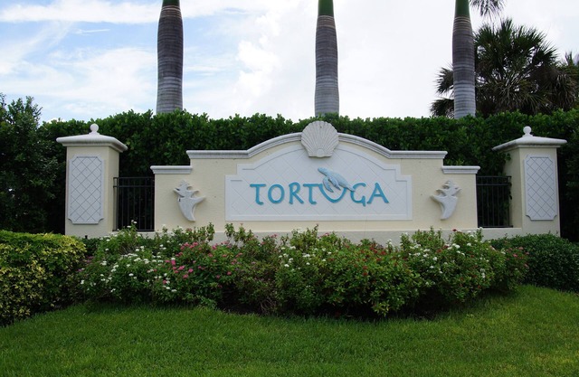 Luxury Condo Minutes from Beaches in Gated Community