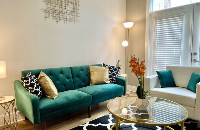 Luxury Condo w/KING BED close to LSU, Downtown & Interstate ❤️⭐️
