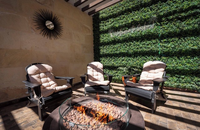 Luxury condo with pool, jacuzzi and private terrace