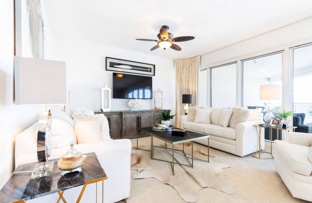 ★ LUXURY Corner unit w/ocean view in beachfront gated resort
