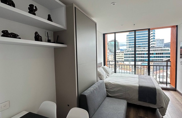 Luxury corporate apartment with kitchenette and private laundry near Parque 93