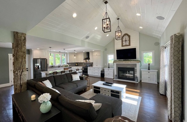 Luxury Craftsman Farmhouse Close to Beaches & Wineries