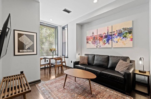Luxury DC 1BD/1BA Rowhouse Apartment - Walkable!