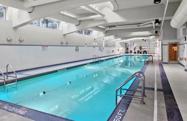 Luxury Downtown Ocean+Mountain views A/C Comfort nPool/hot tub/sauna/gym