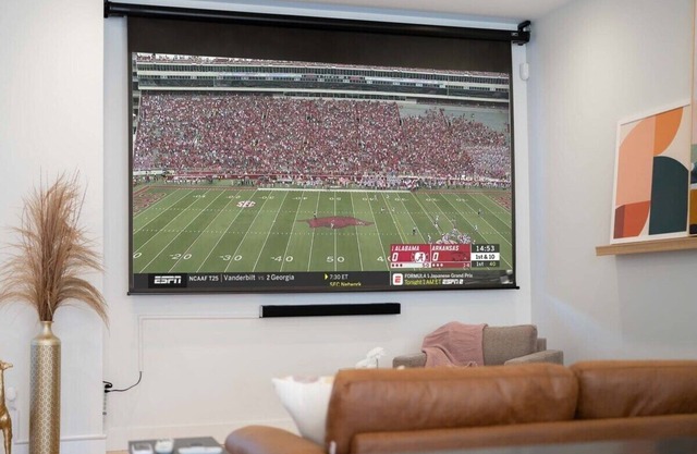 Luxury Downtown Townhome 120" Theater & Patio