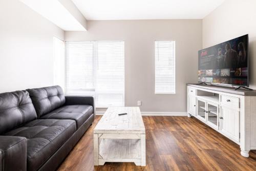 Luxury Downtown Townhome Private Garage Unit 3