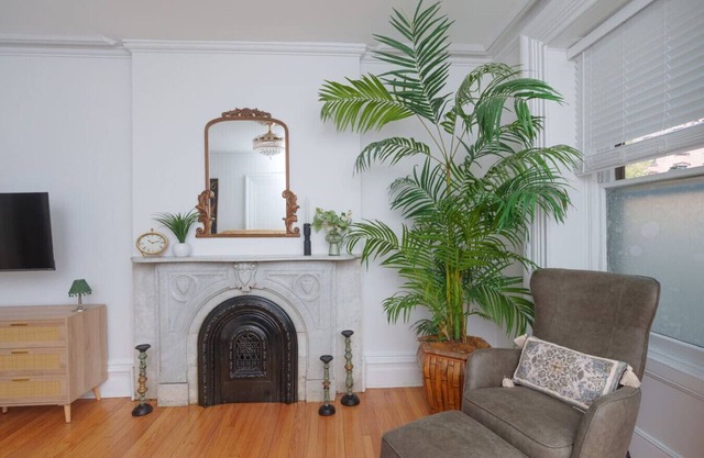 Luxury Downtown w/Backyard by Franklin Plaza