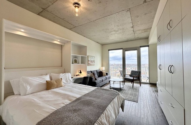 Luxury East Side Studio Apt Near Brady St with Balcony
