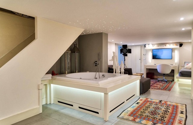 Luxury Eden With Jacuzzi
