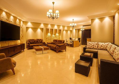 Luxury Escape with Pool & Gym