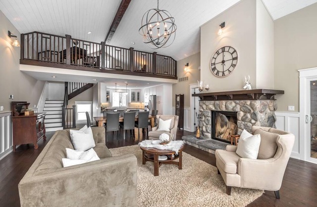 Luxury Executive Muskoka Residence. Minutes to Golf, Skiing, Lakes, Fine Dining