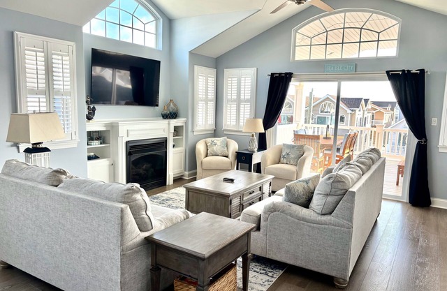 Luxury Family Retreat! 5 BR, Elevator, & bonus room Steps to Beach, Dock & Park