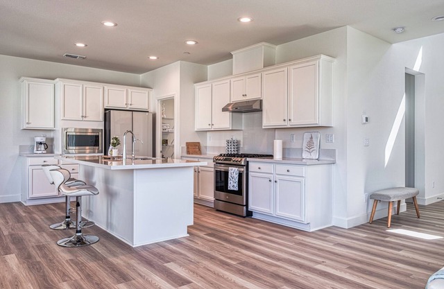 Luxury Furnished homes in Tracy with Mini Golf