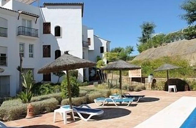 Luxury Garden apartment In Los Arqueros Golf & Country Club, Marbella + Wifi
