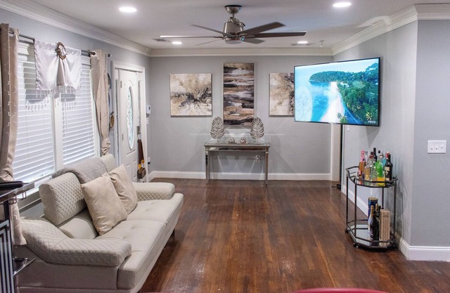 Luxury Getaway Near Stonecrest