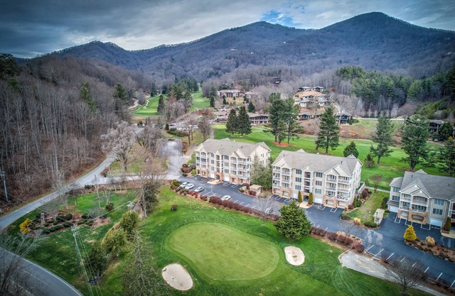 Luxury Golf Course Condo on 8th Green - Mountain Views and Private Garage