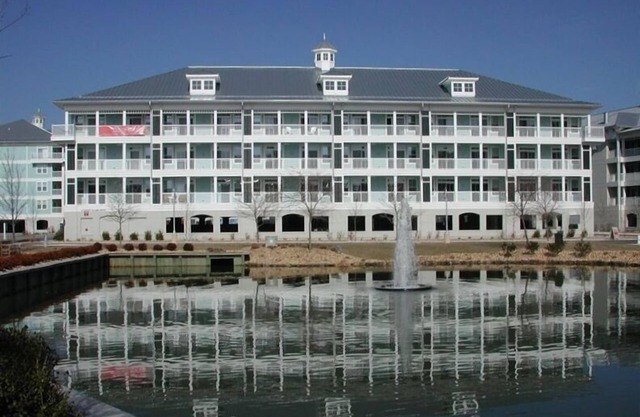 Luxury High End Sunset Island Condo 2 Blocks from ~OC~ Beach