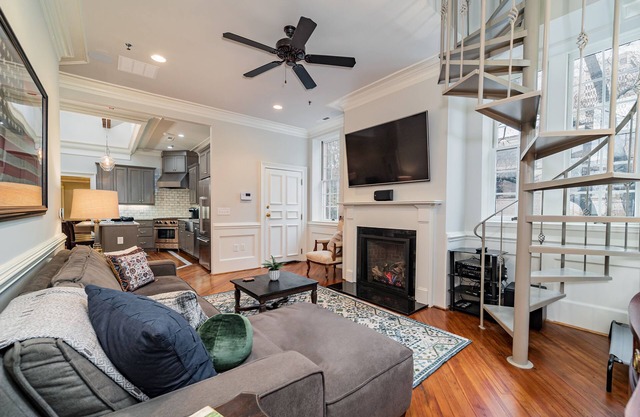 Luxury Historic 2BR/2BA Loft on North Main St Gvl