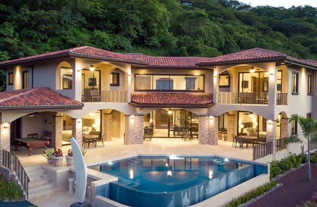 Luxury Home-4 King Master Suites-Heated Pool-Swim Up Bar & Pool Side Game Area