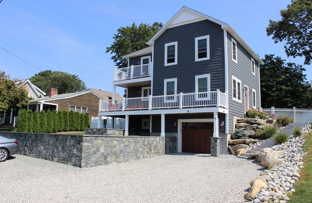 Luxury Home in Bonnet Shores 1/4 mile walk to Kelly Beach!