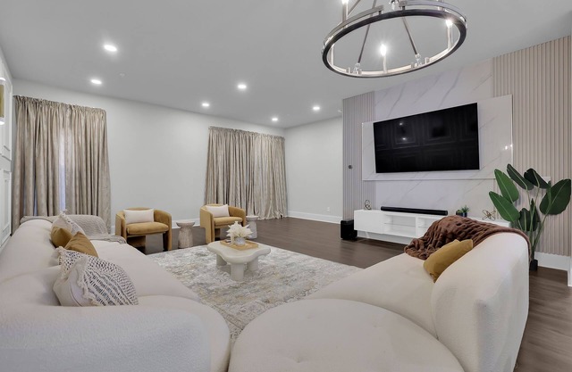 Luxury Home In The @ Of The City Of Sandy Springs