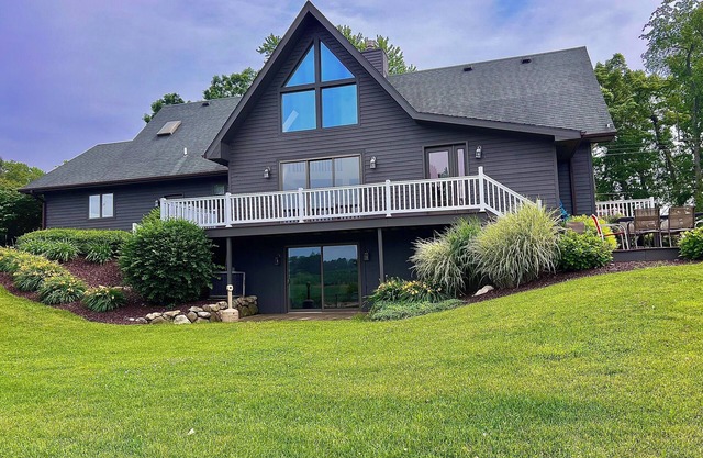 Luxury Home On Hutchins Lake Near Saugatuck, Douglas, Fennville & Lake Michigan