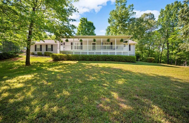 Luxury home perfect for Family/Friend get-a-way to enjoy Dahlonega!