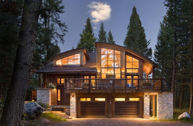 Luxury Home - Private Hot Tub - Sleeps 16. Just one mile from Grand Teton NP.