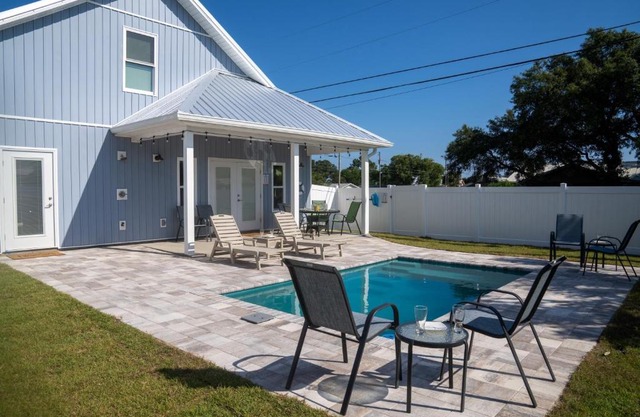 Luxury Home w/Pool & 35' Parking Area (Sleeps 18)