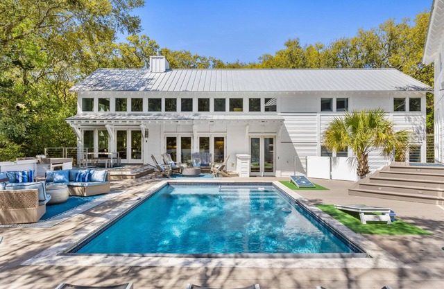 Luxury Home with Private Saltwater Pool BHI and Shoals Clubs