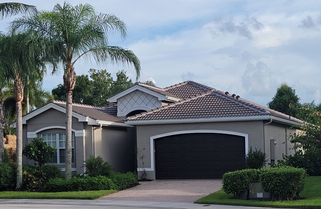 Luxury House 2br/Den/Pool/HotTub, Lakefront, Cul-de-sac, Full Southern Exposure