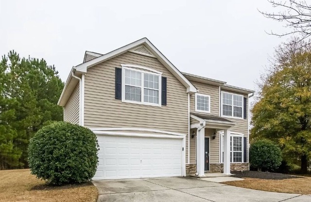Luxury House Near Six Flags Park three bedrooms and two and half Bath