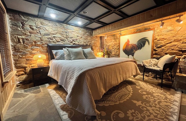 Luxury King Suite w/Private Entrance & Slate Walk-In Shower