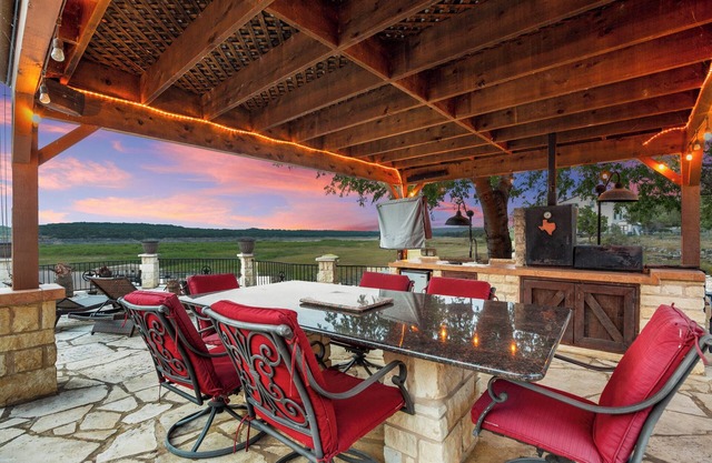 Luxury Lake Life - Boat Dock, Outdoor Kitchen, Basketball Court, Game Room & Bar