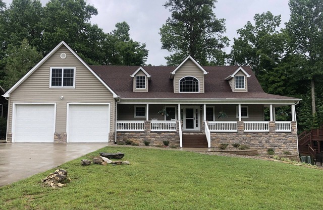 Luxury Lakefront 7 Bedroom/5.5 Bath Home