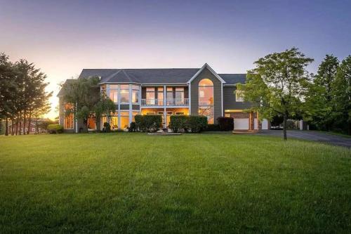 Luxury Lakeview Retreat Hot Tub Gym & Theatre