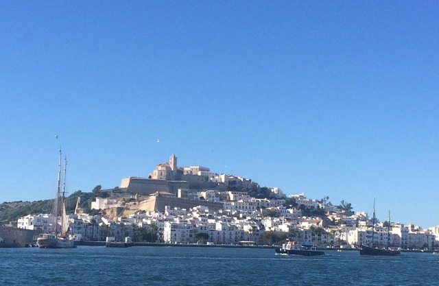 Luxury Large 3 Bedroomed Apartment, overlooking Marina Botafoch & Dalt Vila