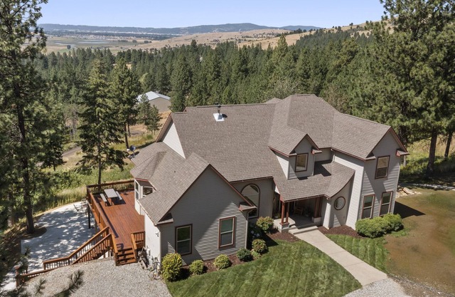Luxury Liberty Lake retreat on 11 forested acres!