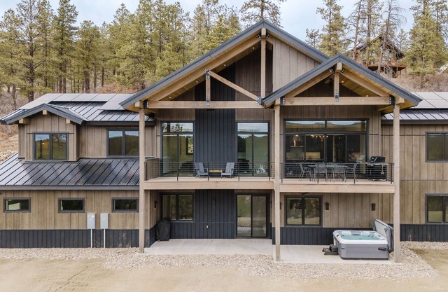 Luxury Listing | A/C, Hot Tub, Close to Skiing, Incredible Mountain Views