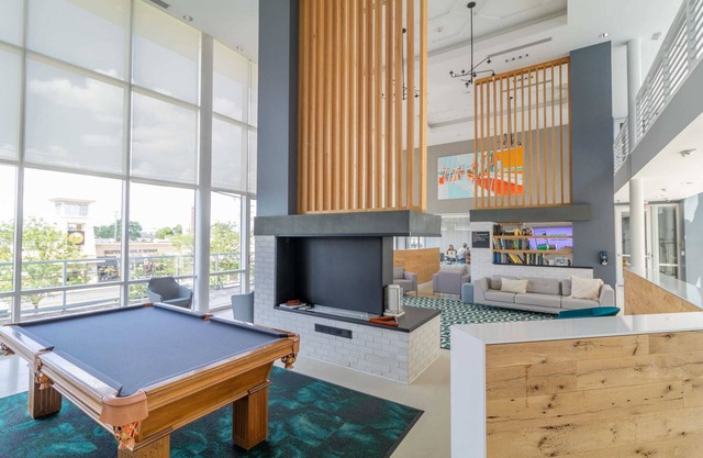 Luxury Lofted 1 Bed Unit with Hot Tub and Pool