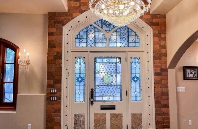 Luxury Mansion with Hot Tub & Sauna Shower
