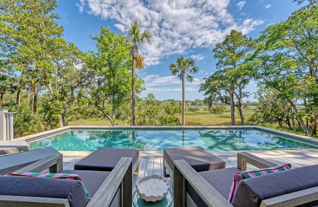 Luxury Marshfront Retreat with pool and 4 king suites