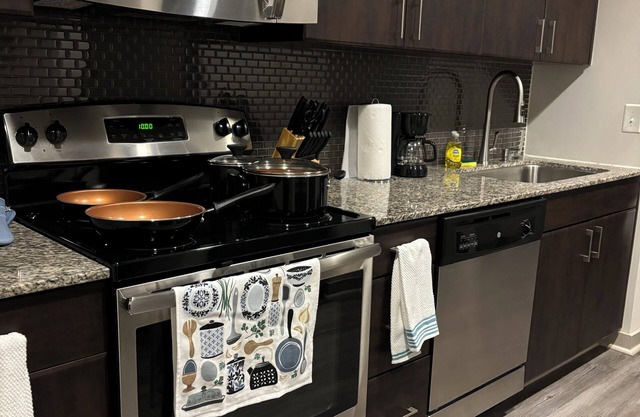 Luxury Midtown Flat near Mercedes-Benz Stadium
