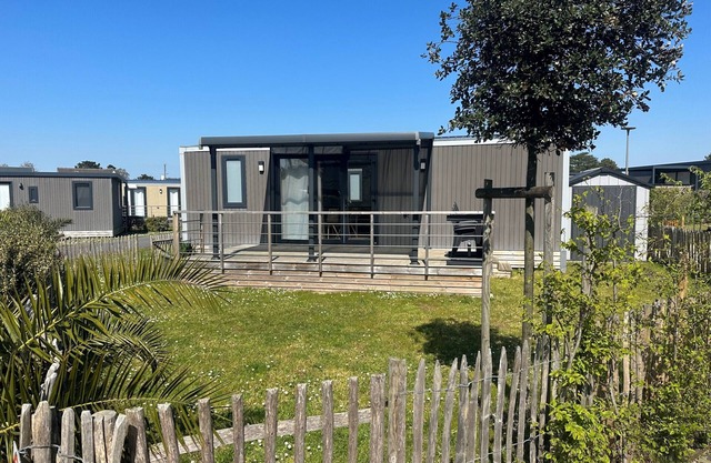 Luxury Mobile Home, 3BR, Near Beach, Heated Pool, Gym, WiFi