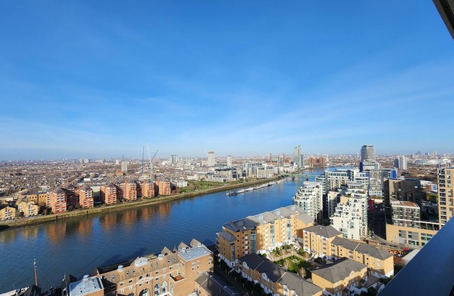 Luxury Modern 1 Bedroom with Size of a 3 Beds Living + Kitchen Space