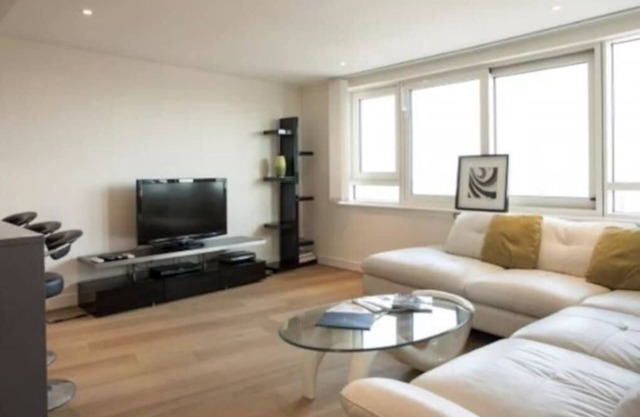 Luxury modern 2BD flat in centre