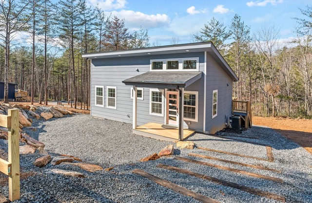 Luxury Modern 2BR cabin near Chimney Rock