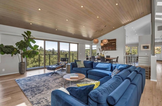 Luxury Modern Home w/Views - 3 Acres | 4000 Sq Ft
